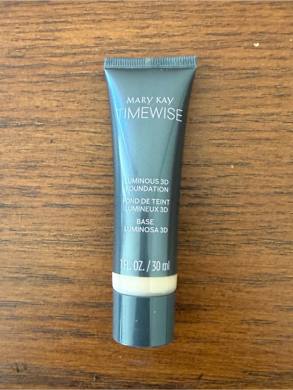 Mary Kay TimeWise Luminous 3D Foundation - Beige C 140 - Picture 3 of 4